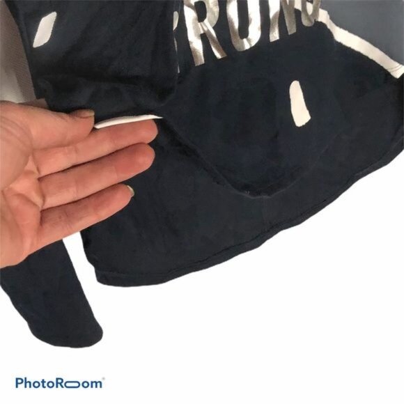 joe fresh black long sleeve graphic shirt stay fierce and strong high low size k - Picture 3 of 7